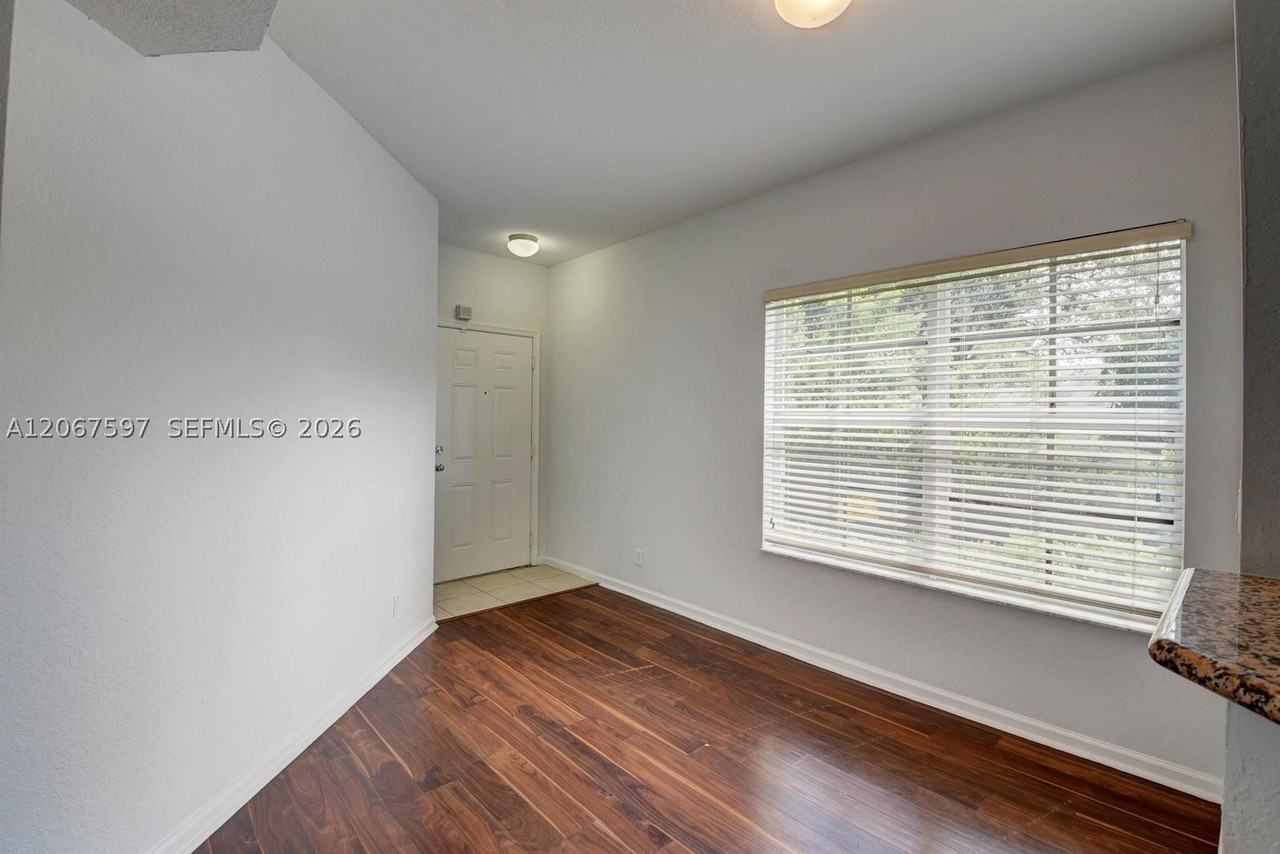 1811 Ne 5th St #1501 - Photo 3 of 33