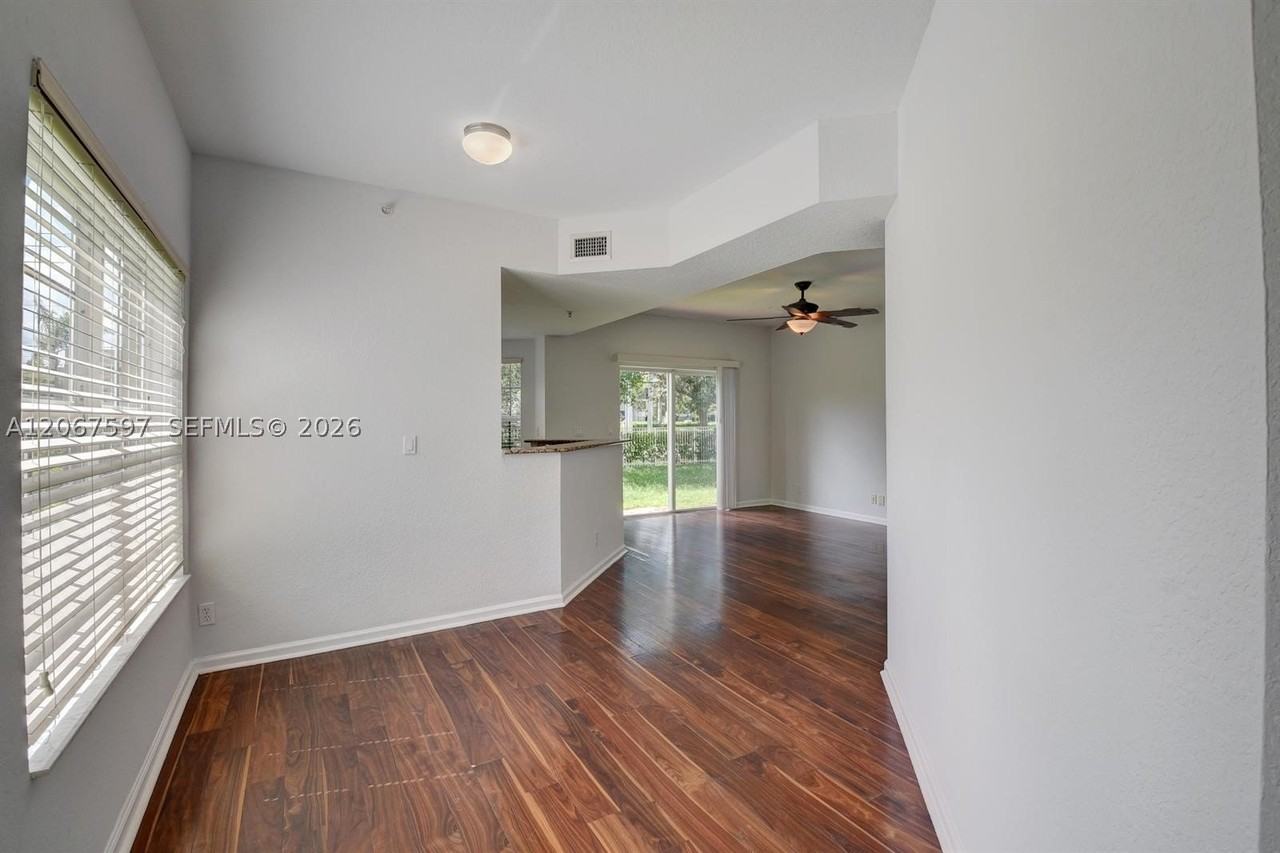 1811 Ne 5th St #1501 - Photo 4 of 33