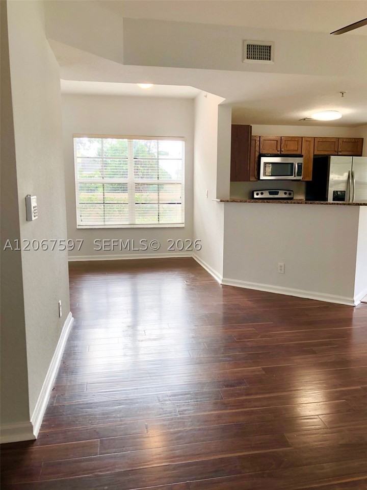 1811 Ne 5th St #1501 - Photo 6 of 33