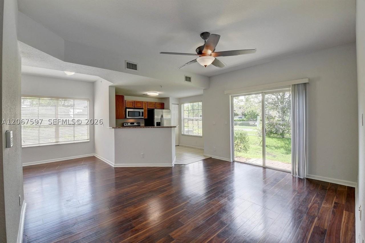 1811 Ne 5th St #1501 - Photo 7 of 33