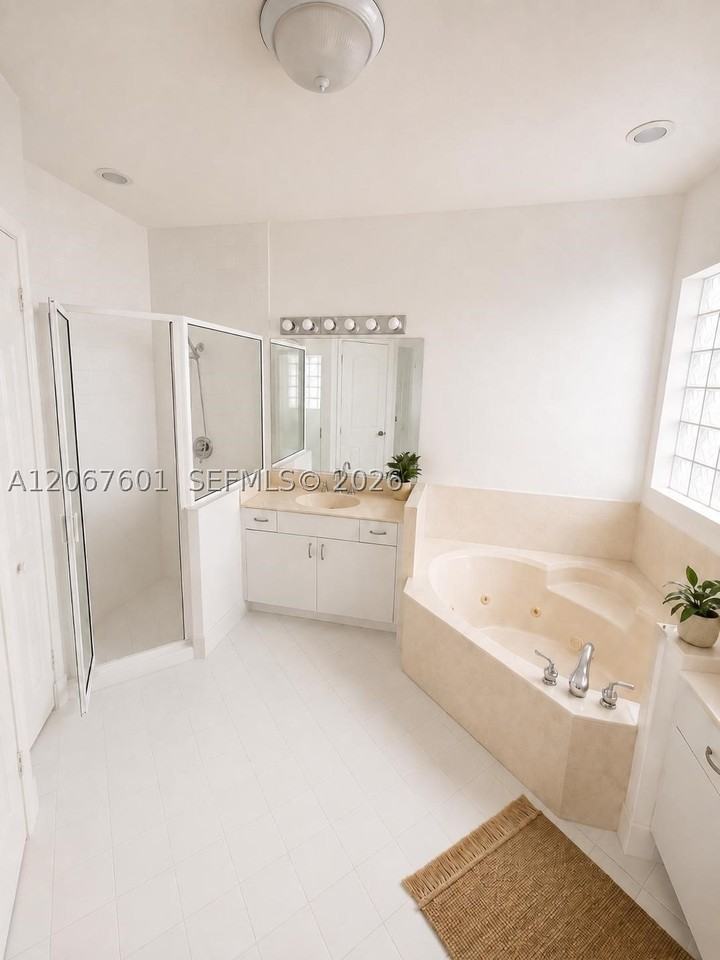 9763 Nw 29th St - Photo 6 of 23