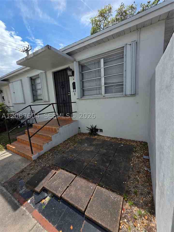 85 Esplanade Dr #C - Photo 2 of 7