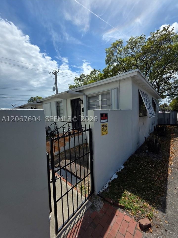 85 Esplanade Dr #C - Photo 3 of 7