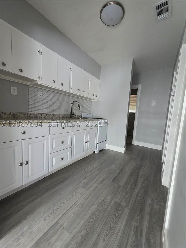 85 Esplanade Dr #C - Photo 6 of 7