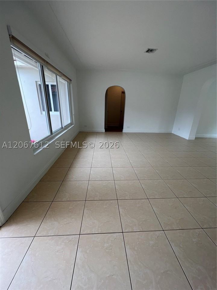 110 Sw 30th Rd - Photo 4 of 29