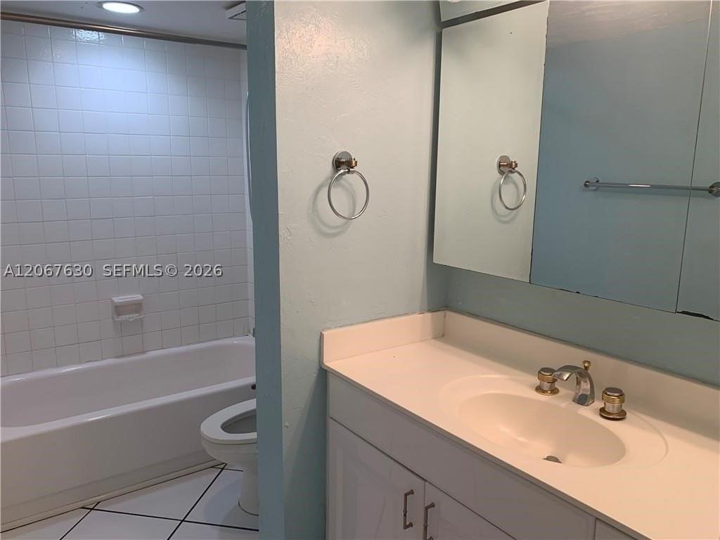 2700 Riverside Dr #108B - Photo 7 of 10