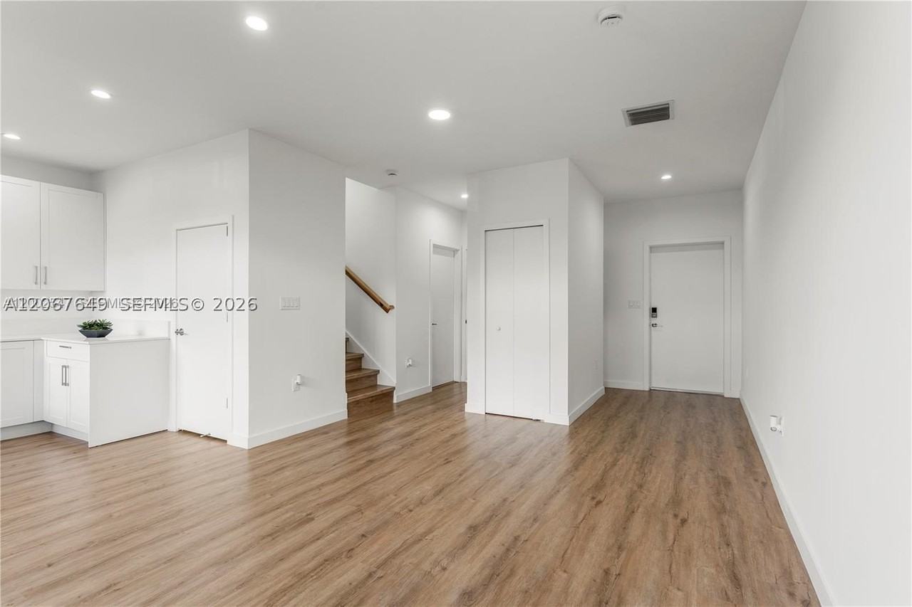 401 Sw 1st St #1 - Photo 6 of 21