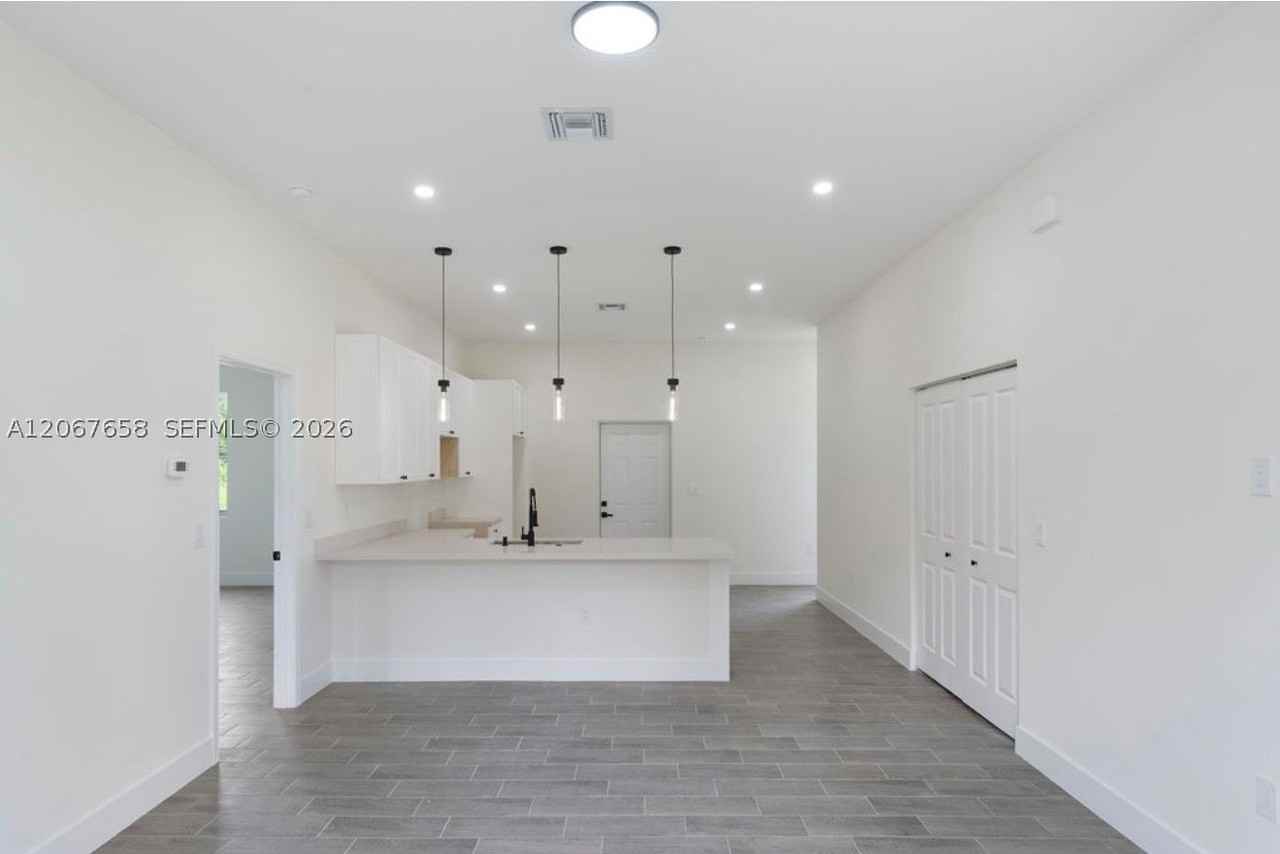 710 Peacock Ave - Photo 4 of 46