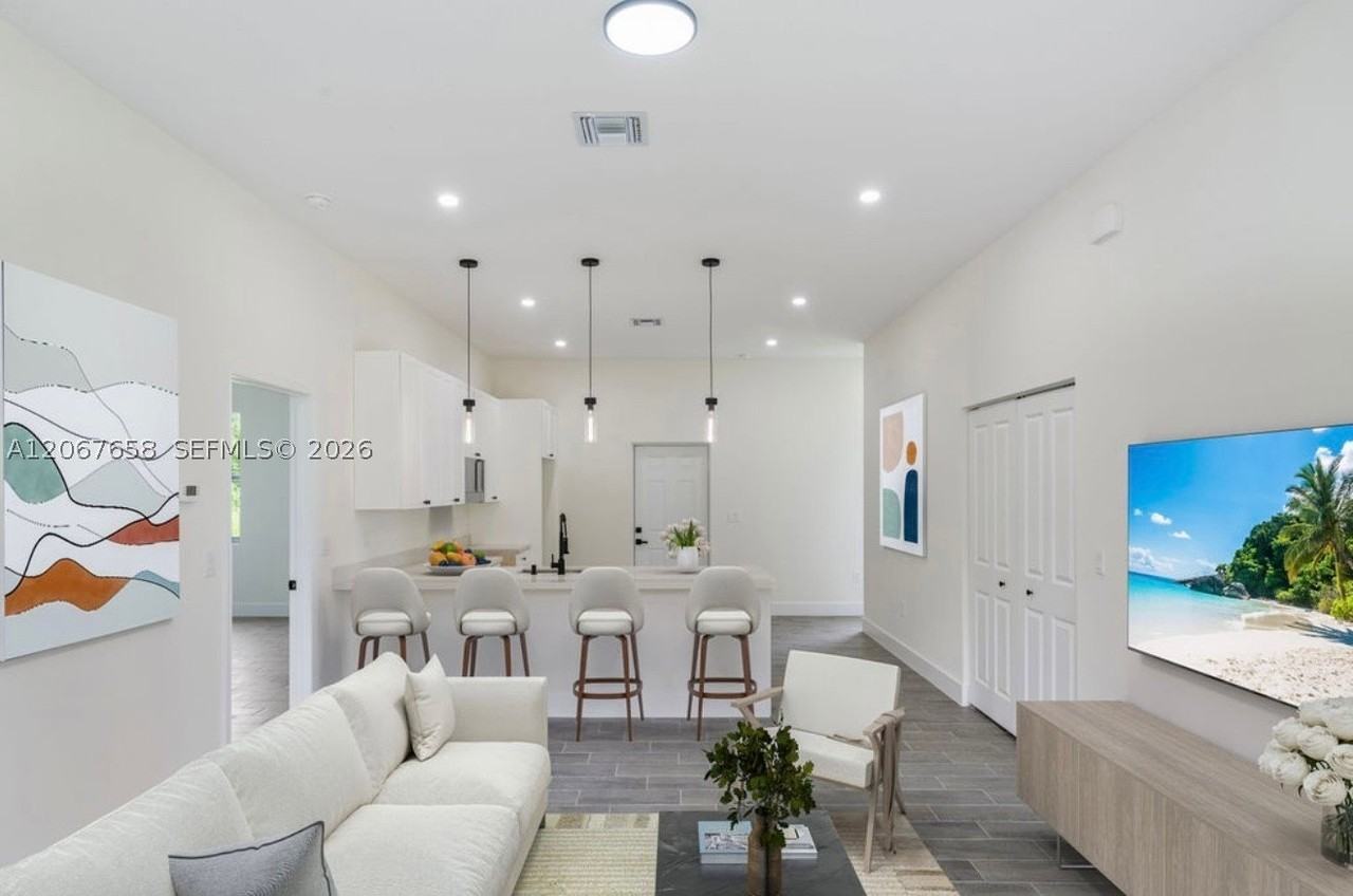 710 Peacock Ave - Photo 5 of 46
