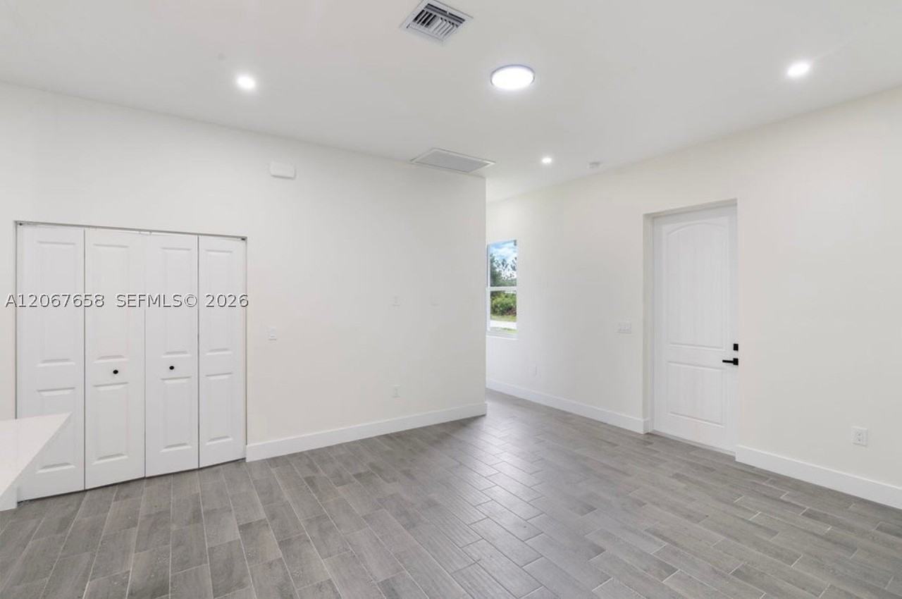 710 Peacock Ave - Photo 6 of 46
