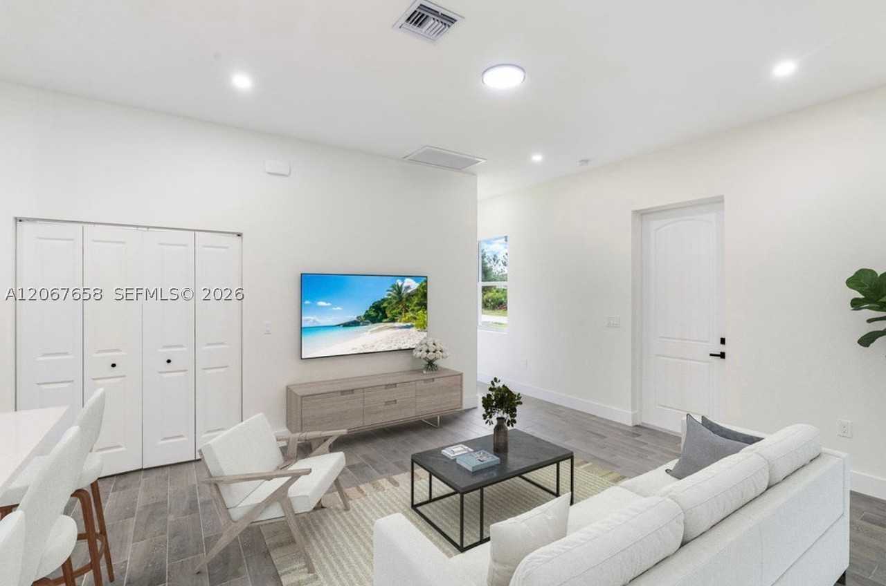 710 Peacock Ave - Photo 7 of 46
