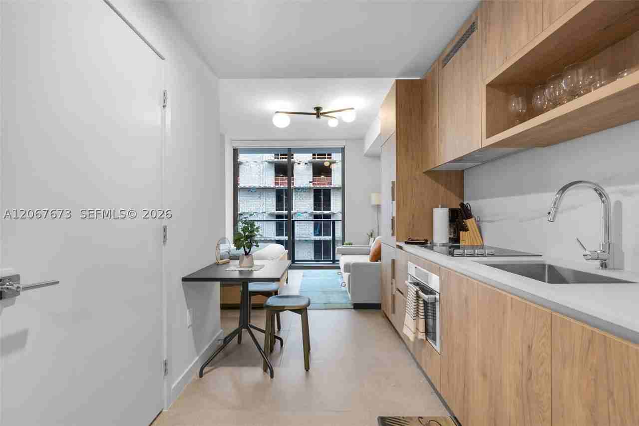 11 Ne 6th St #2808