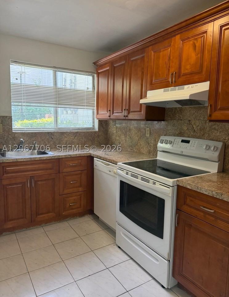 1916 Sw 17th Ave #36 - Photo 7 of 7