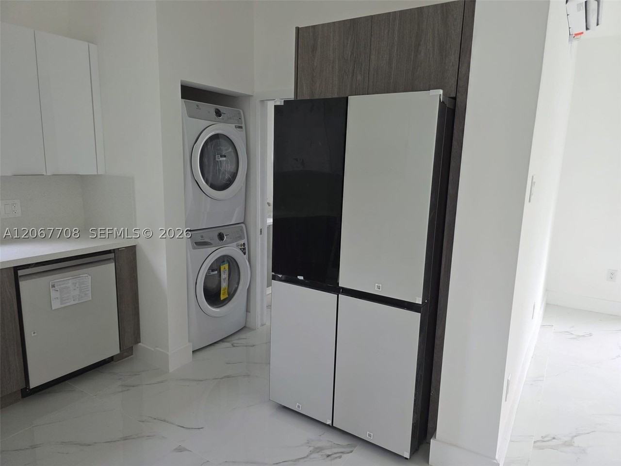 111 Ne 45th St - Photo 3 of 16