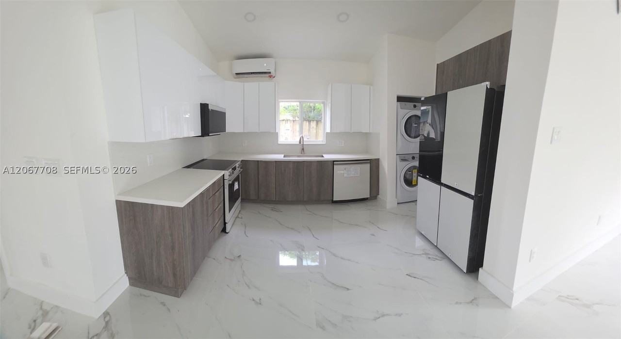 111 Ne 45th St - Photo 5 of 16