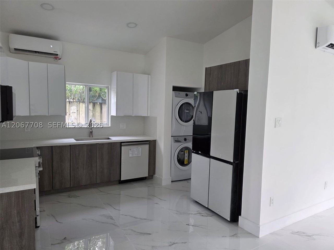 111 Ne 45th St - Photo 6 of 16