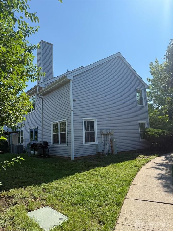 108 Lawrence Ln - Photo 3 of 16