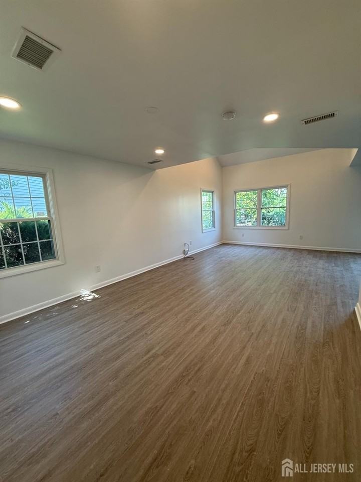 108 Lawrence Ln - Photo 6 of 16
