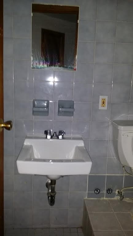 103 E 1st St 50CV - Photo 2 of 2