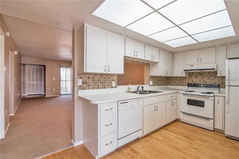 2415 Bayshore Gardens Pkwy #7 - Photo 5 of 24