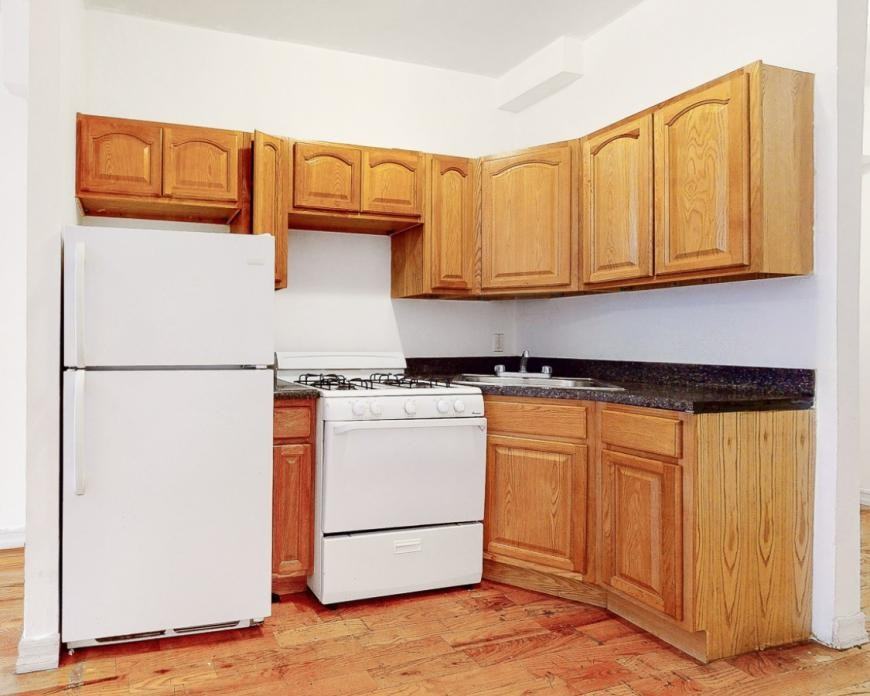370 W 127th St - Photo 4 of 5