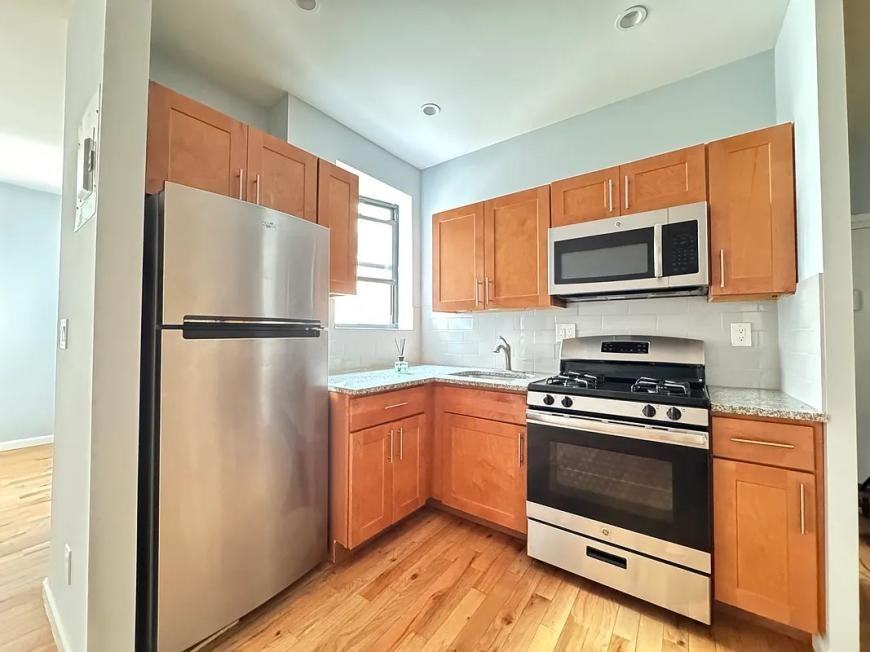 411 Cortelyou Rd - Photo 6 of 9
