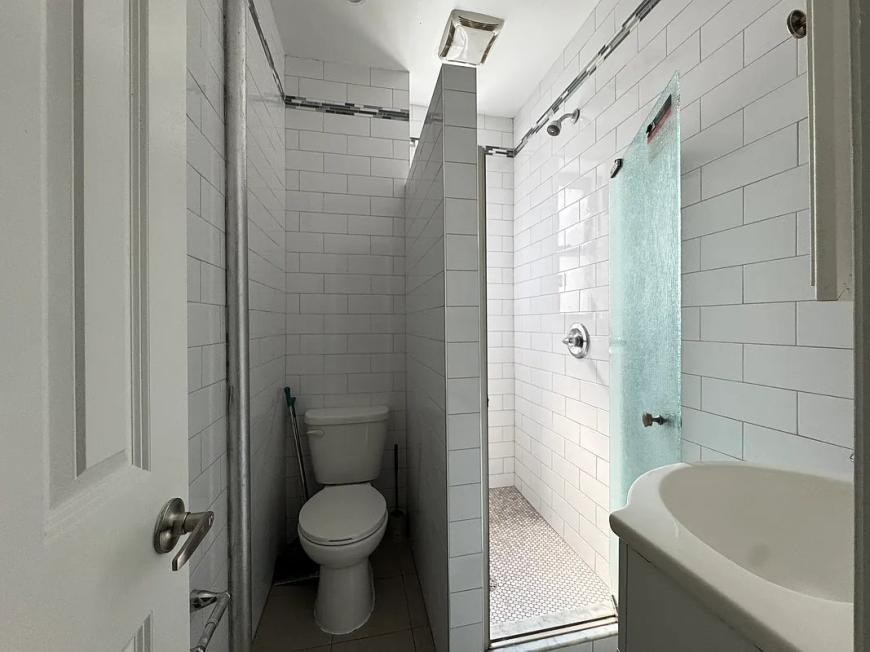 411 Cortelyou Rd - Photo 7 of 9