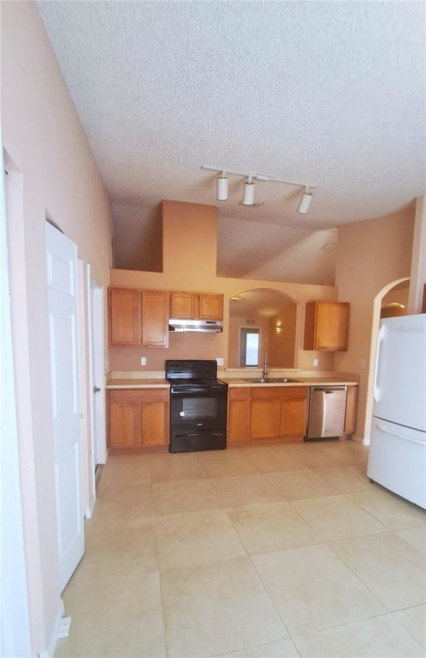 16 Lloshire Path - Photo 7 of 37