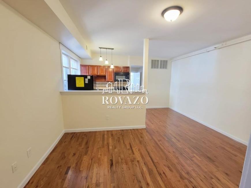 1305 Clinton Ave - Photo 3 of 6