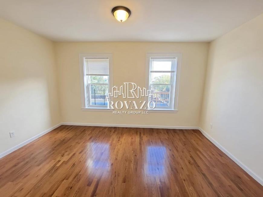 1305 Clinton Ave - Photo 4 of 6