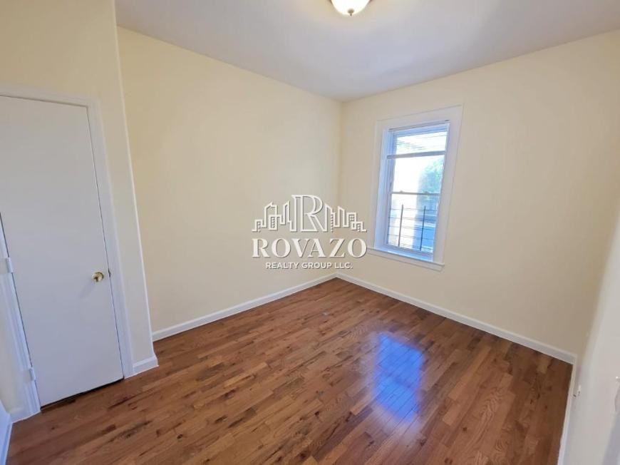 1305 Clinton Ave - Photo 5 of 6
