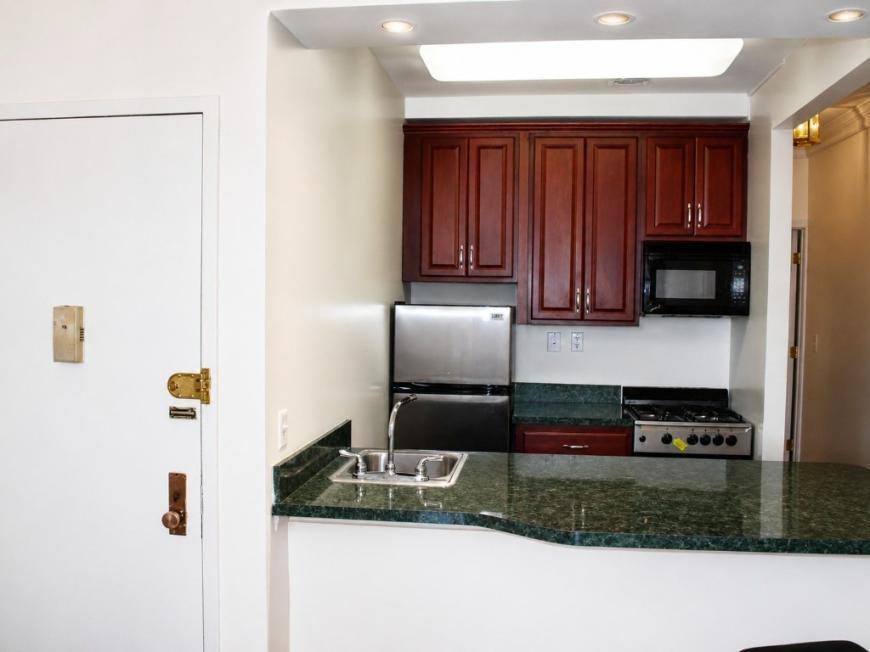 746 10th Ave - Photo 4 of 8