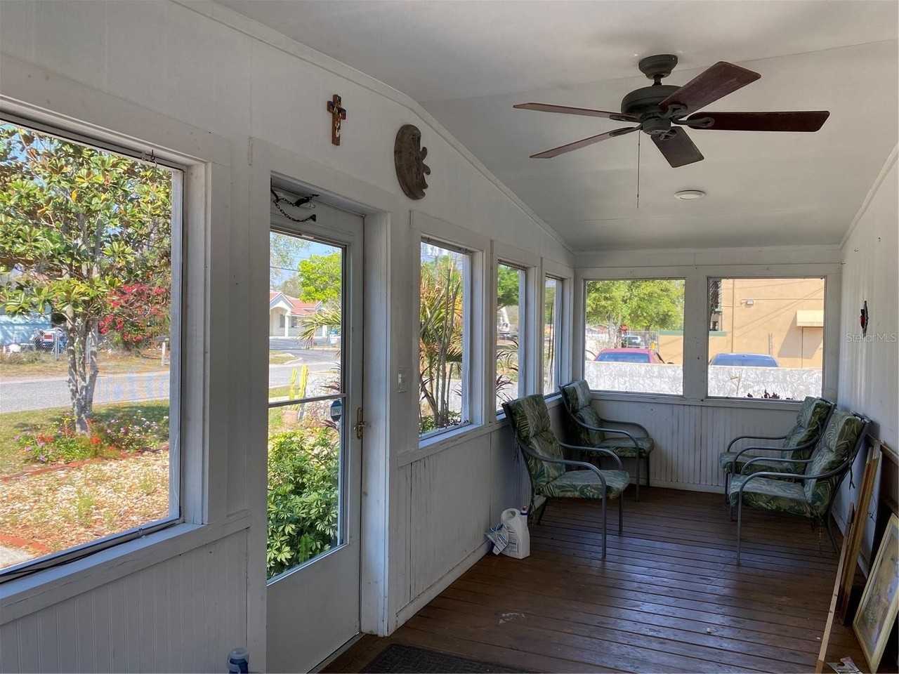 313 S Observatory Dr - Photo 3 of 17