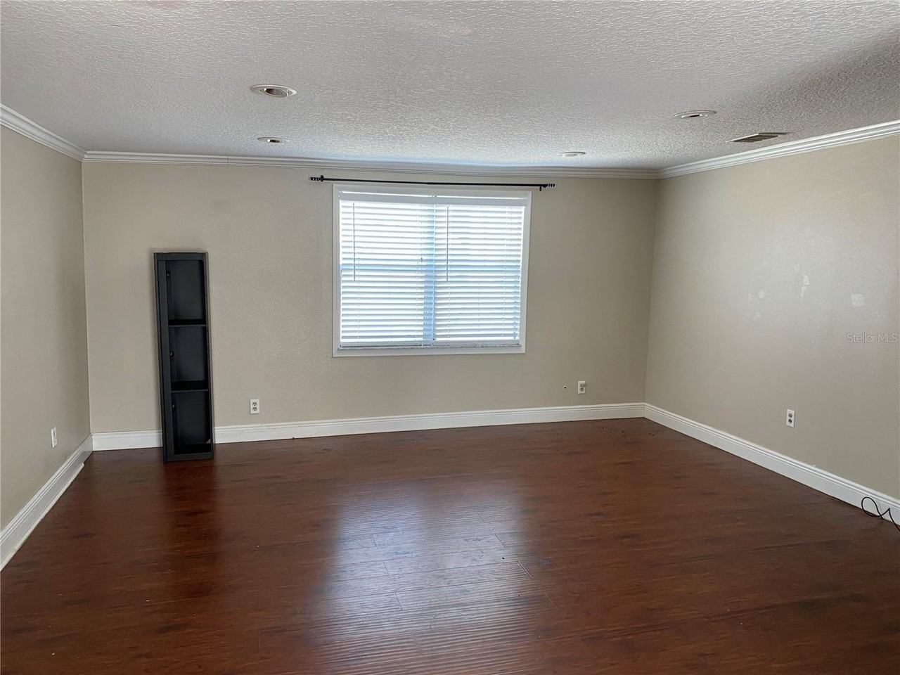 313 S Observatory Dr - Photo 5 of 17