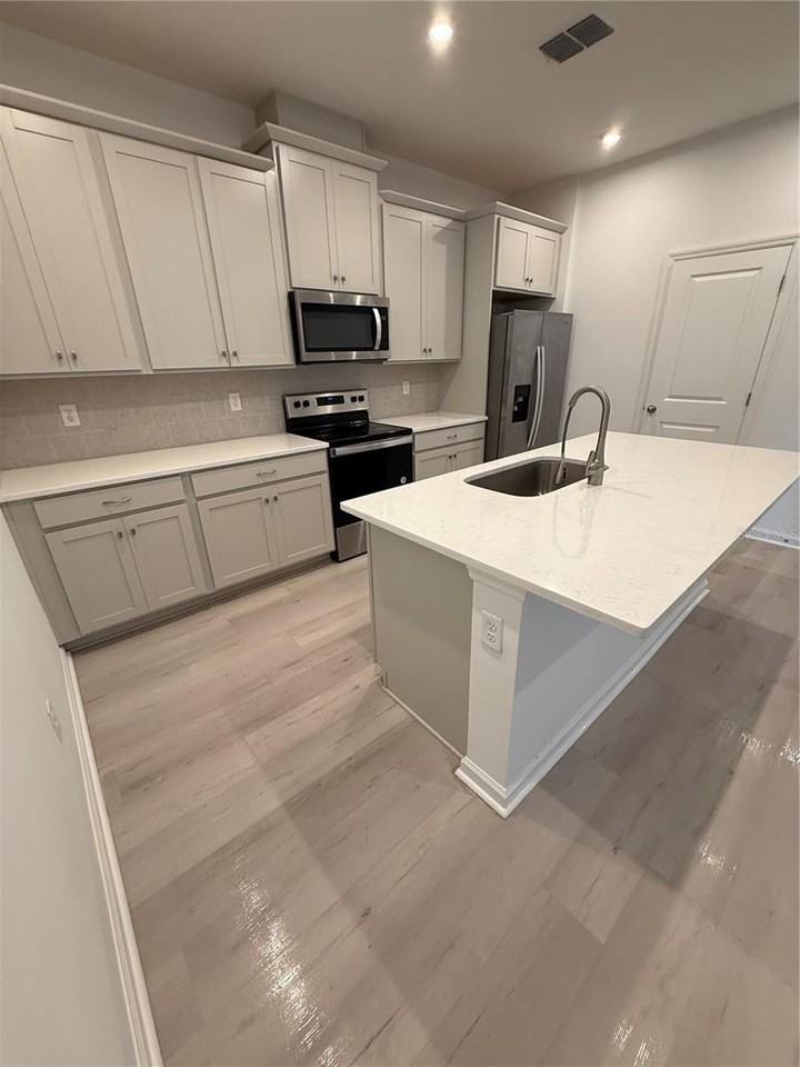 11420 Sunsail Ave - Photo 5 of 22