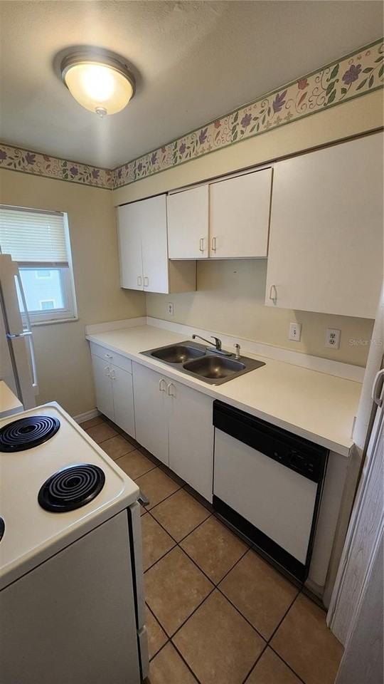 834 Sky Lake Cir #C - Photo 5 of 15