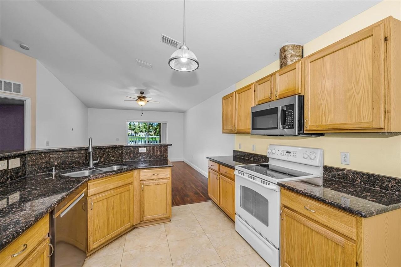 17029 Torvest Ct - Photo 4 of 37