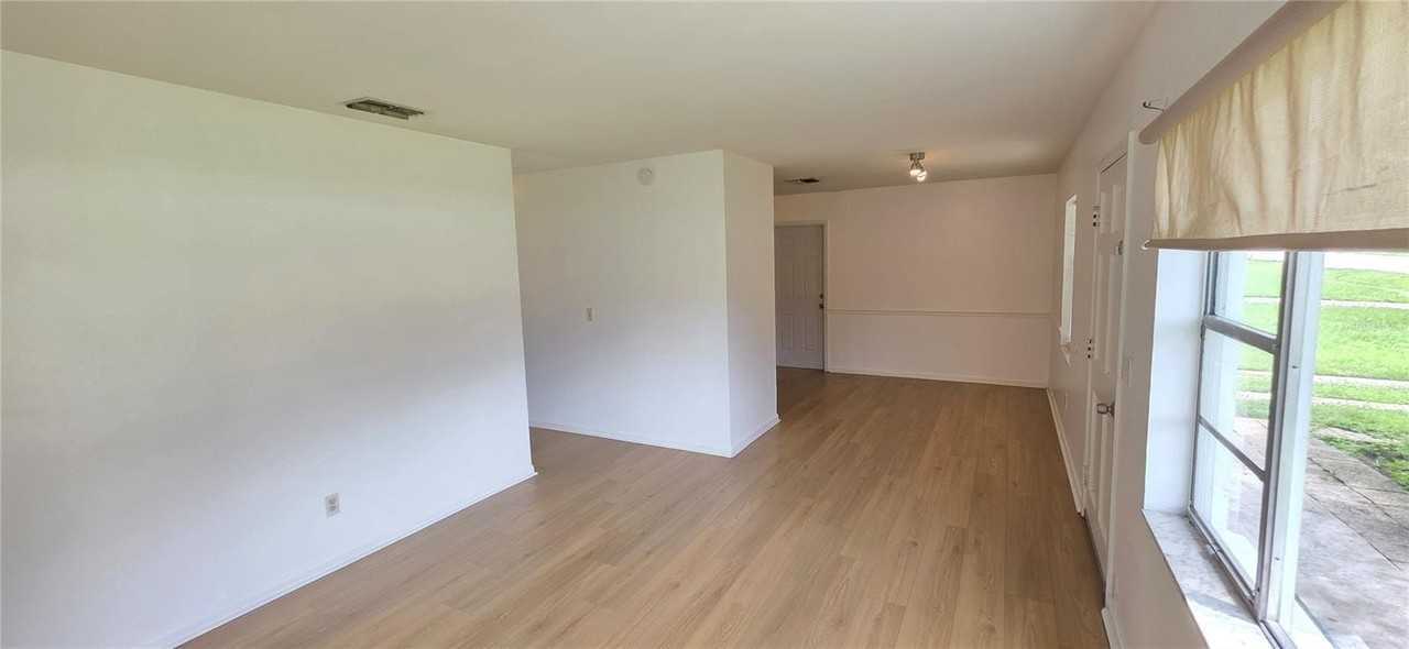 410 S Oakwood Ave - Photo 2 of 14
