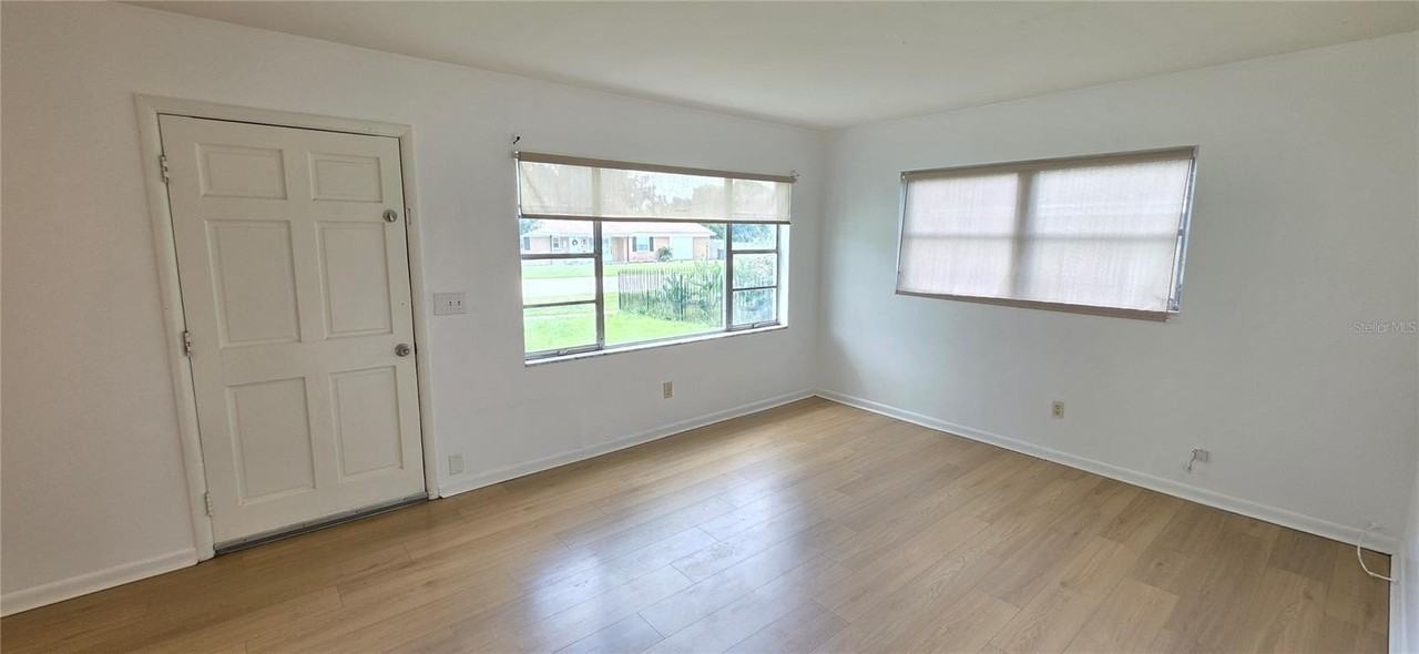 410 S Oakwood Ave - Photo 3 of 14