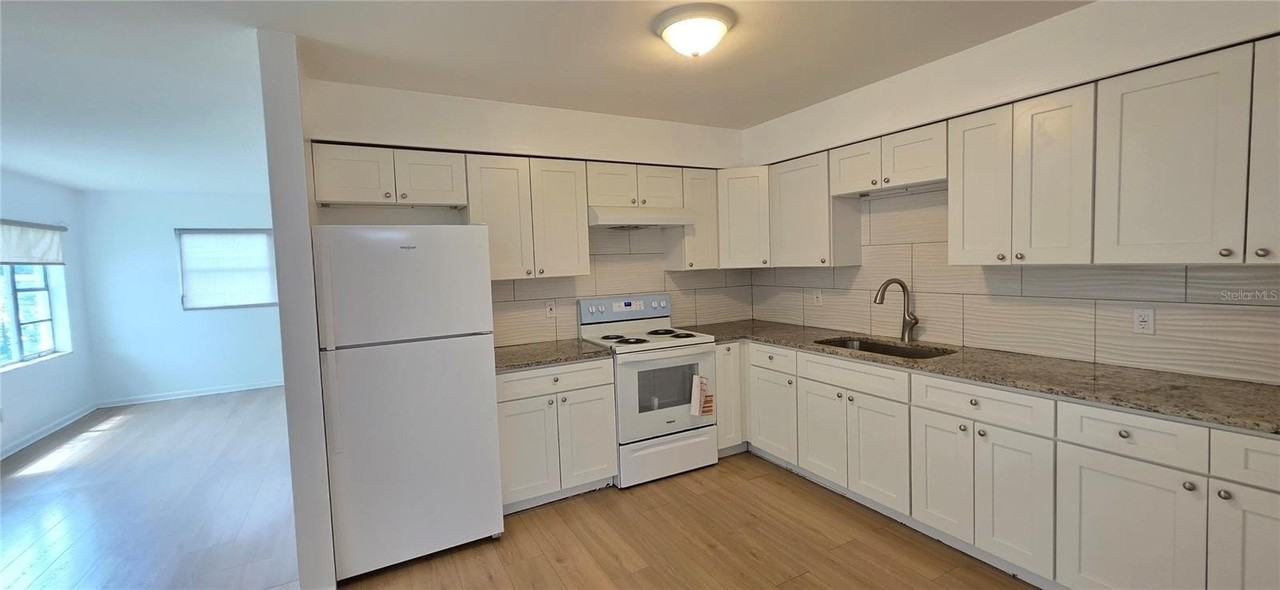 410 S Oakwood Ave - Photo 4 of 14