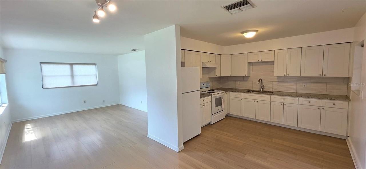 410 S Oakwood Ave - Photo 5 of 14