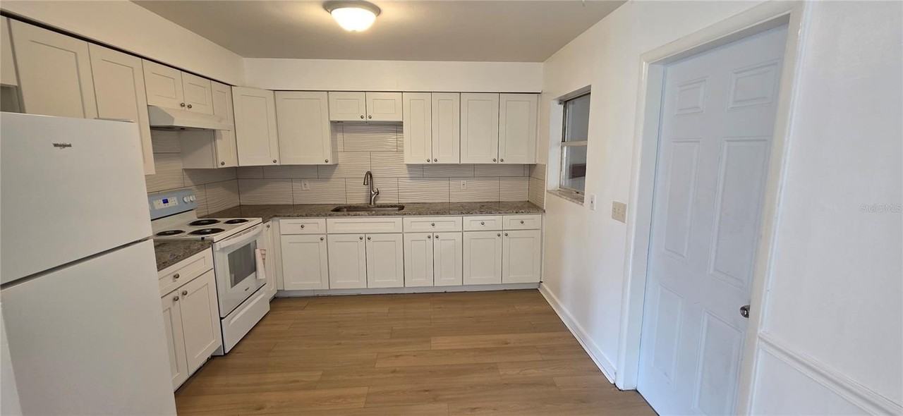 410 S Oakwood Ave - Photo 6 of 14