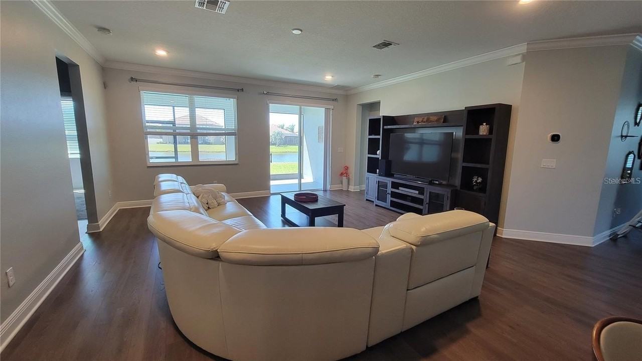 11945 Sand Myrtle Rd - Photo 3 of 5