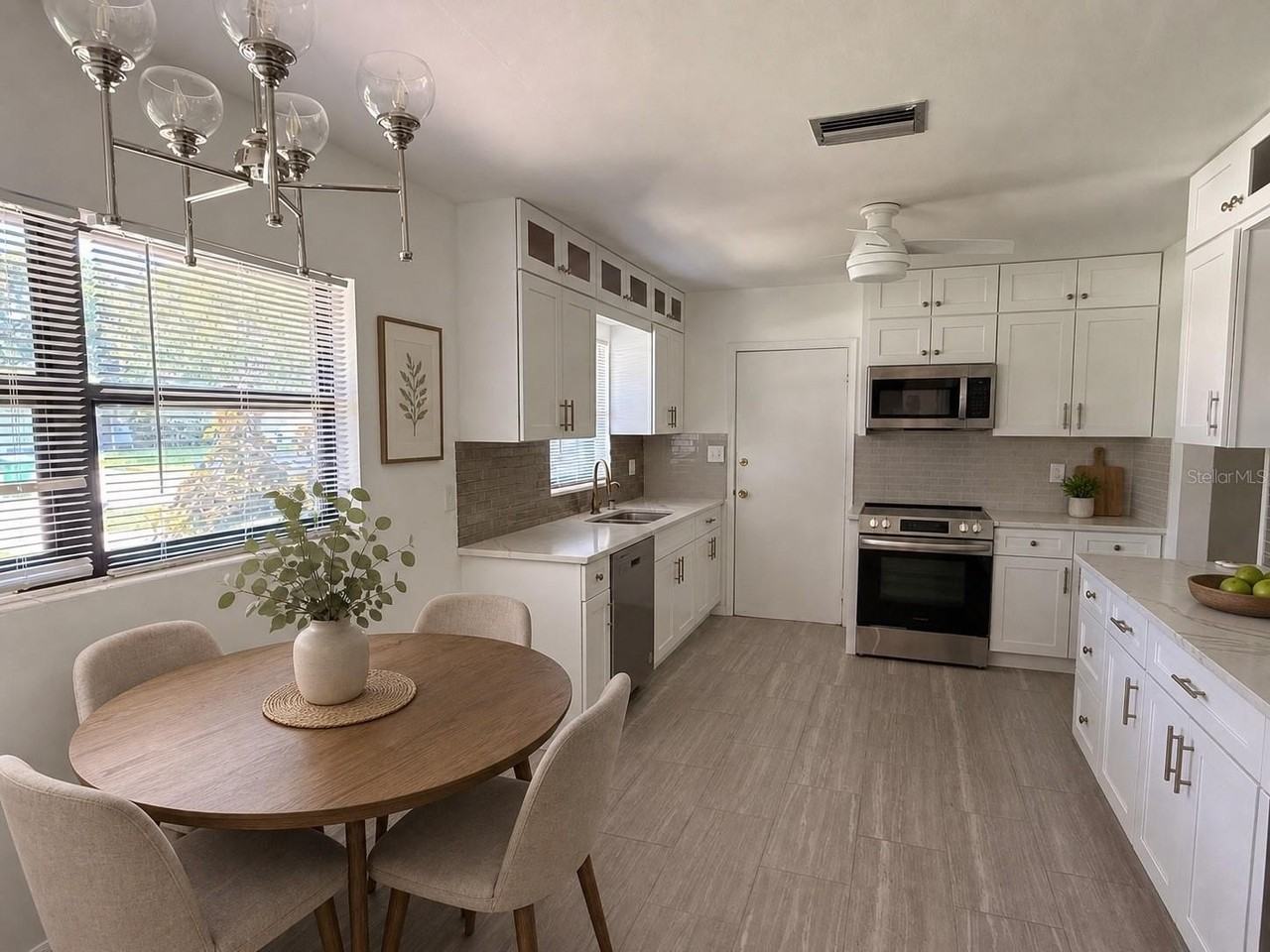 164 Pinewood Ave - Photo 6 of 41