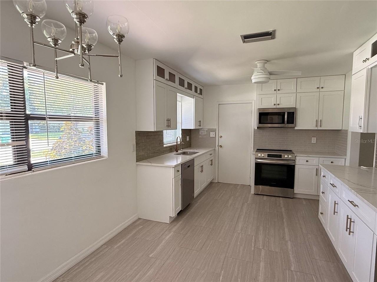 164 Pinewood Ave - Photo 7 of 41