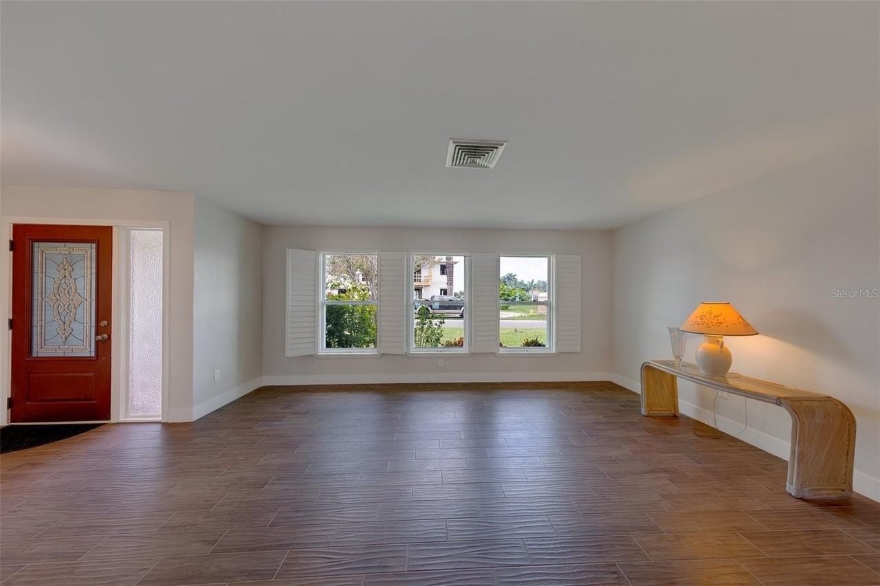 11602 Grove St - Photo 6 of 50