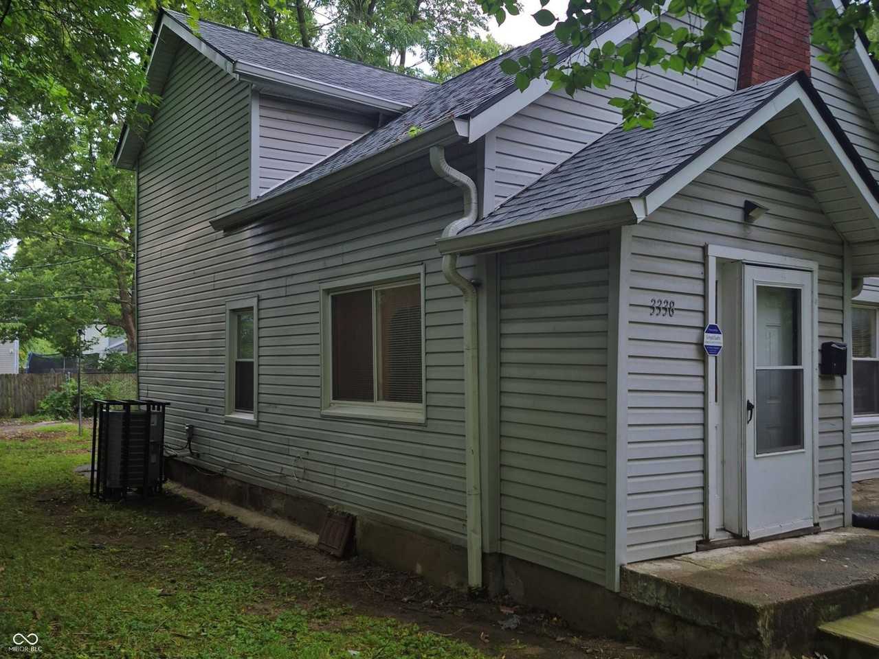 3338 N Kenwood Ave - Photo 2 of 28