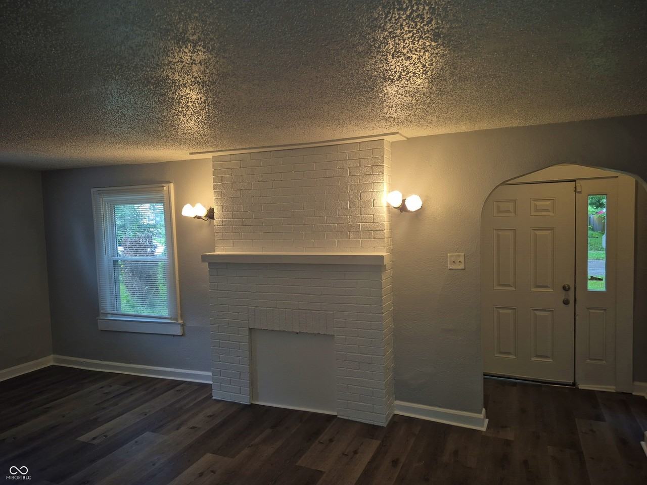 3338 N Kenwood Ave - Photo 6 of 28