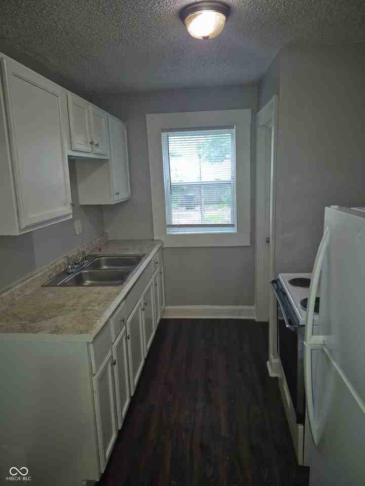 3338 N Kenwood Ave - Photo 7 of 28