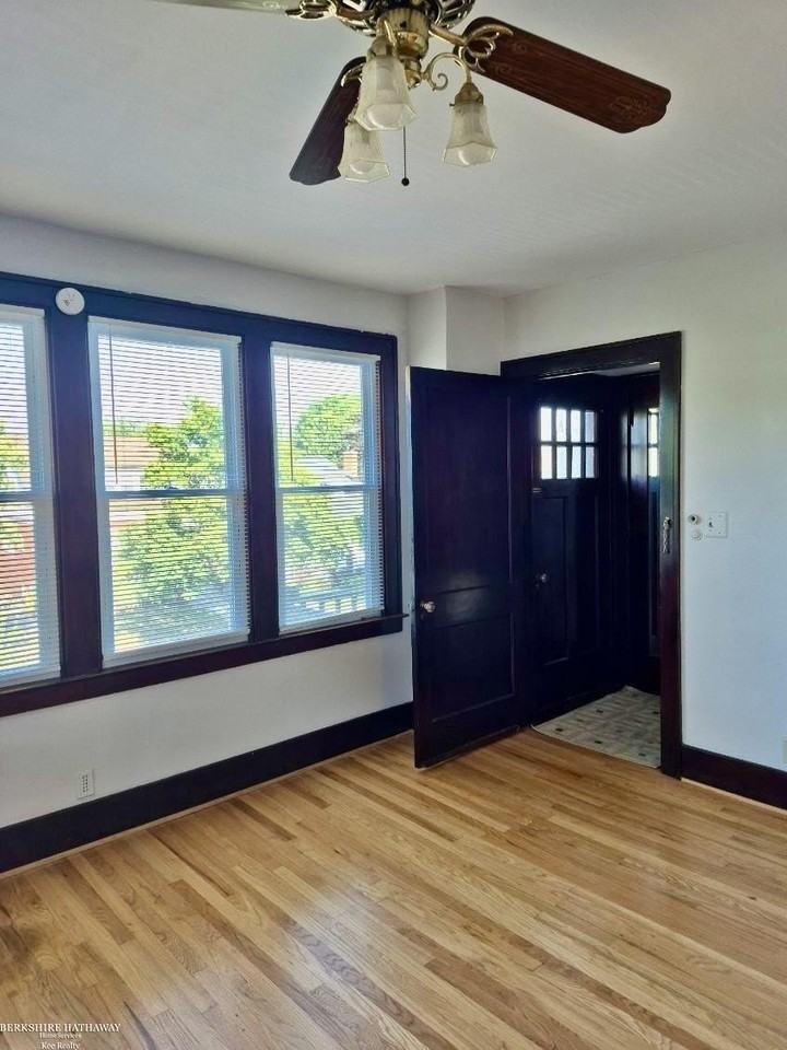 1241 Beaconsfield Ave - Photo 2 of 16